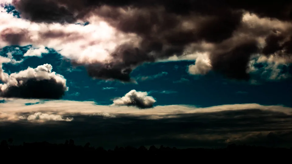 Still from Andrés’s timelapse showing dramatic clouds above the landscape